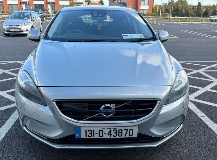 Volvo V40 2013 Automatic 1.6 TURBO PETROL Low kilometer 108,000km