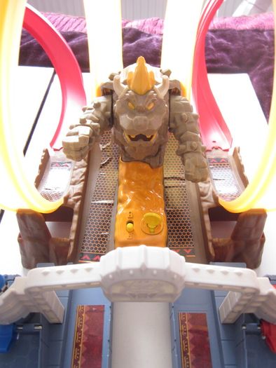 Hot Wheels Mario Kart Bowsers Castle