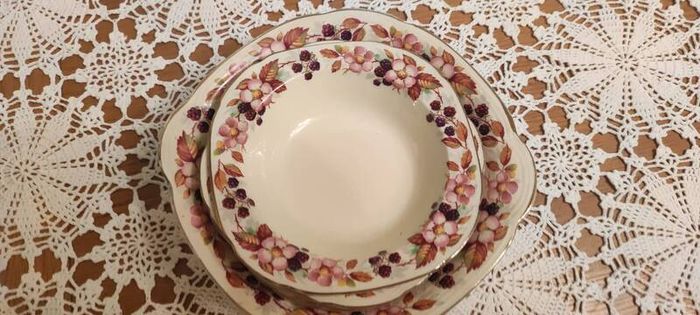 Vintage Alfred Meaking Flower & Berries