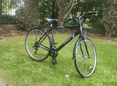 Titan Saxon Mens Hybrid Bike 52cm Rack Mudguards and Lock