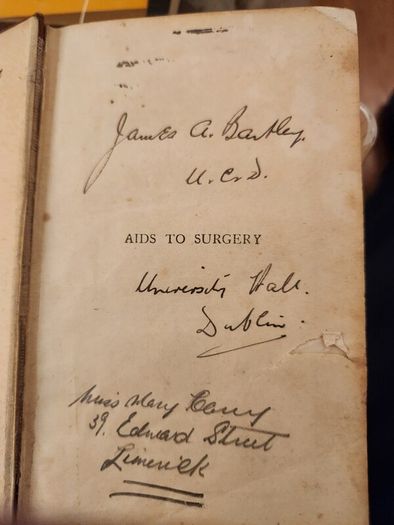 Aids To Surgery. By Joseph Cunning And Cecil A. Joll. 5th Edition 1924 Hardback In Fair Condition. See Photos For Same.