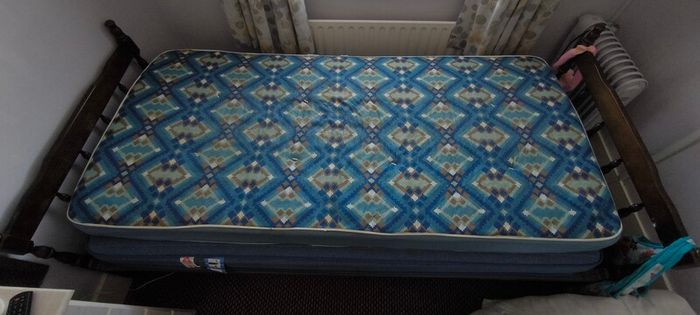 Excellent condition single bed with good mattress