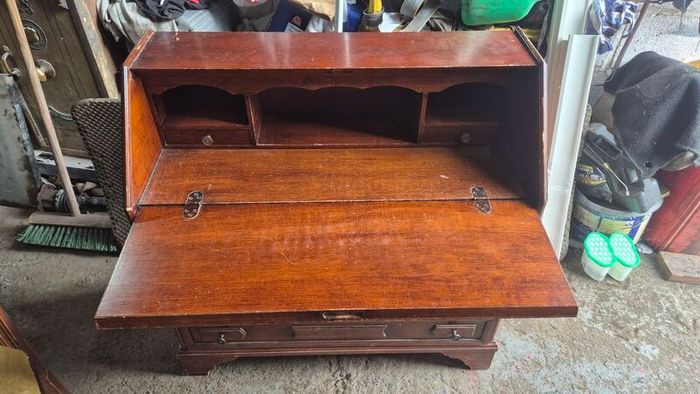 vintage bureau for upcycling