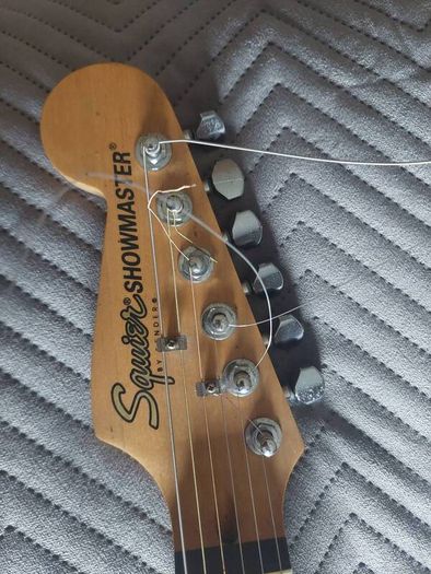 Squier by Fender Showmaster