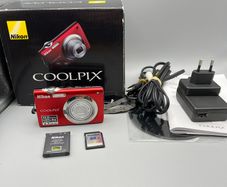 Nikon Coolpix S3000 12MP Digital Camera Red - Boxed - Full Kit