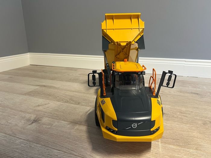 Bruder Volvo Dumper