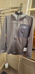 Northface Top, ( Brand New )