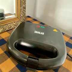 sandwich machine toaster/Black SNAILAR Sandwich Toaster / Panini Press - Used
