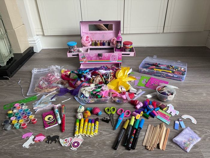 Arts & Craft Supplies