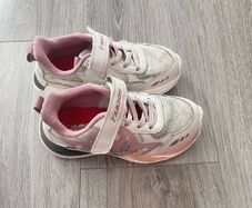 Girls shoes , size 5-6 years