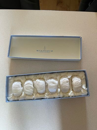Newbridge Silverware Napkin rings and S+P shaker set
