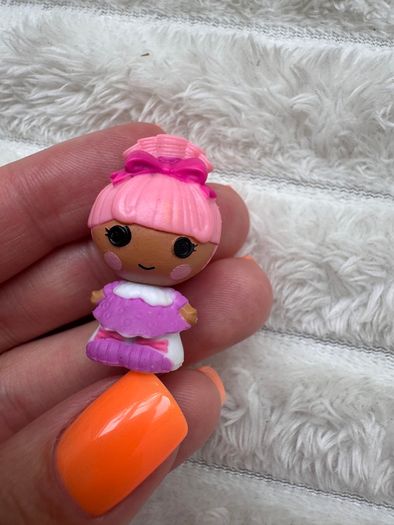 Lalaloopsy Tinies Swirly Figure Eight Girl approx. 3.5 cm. Used Please see photos