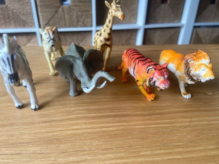6 safari animal figurines