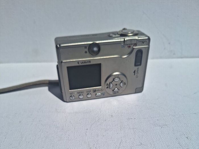 canon digital ixus v3 digital camera complete kit with box charger battery working
