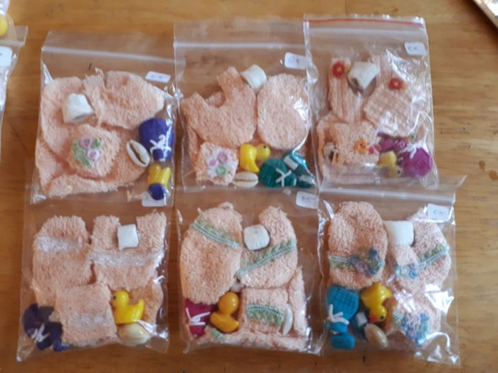 Bathroom mats + accessories for dolls house