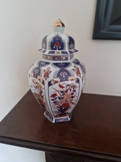 imari style ginger pot