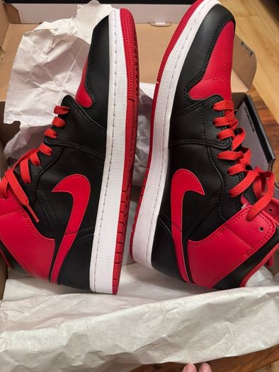 Nike Air Jordan 1 Mid Alternate Bred - DQ8426 060 - Size 11 - Black - Fire Red-White