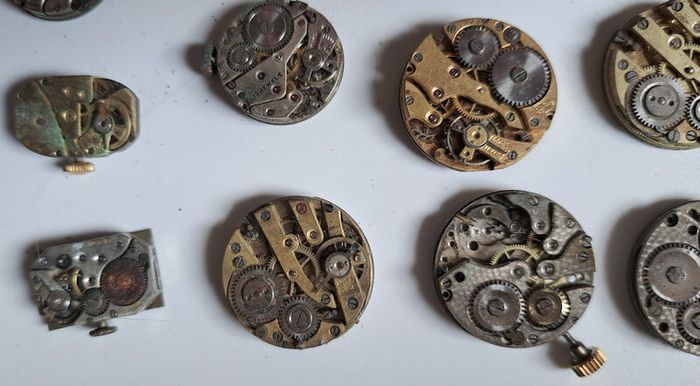Lot of 60 Ladies Wrist movements incl: Rolex Unicorn Prima