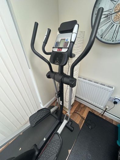 ProForm 450 LE Elliptical Cross Trainer