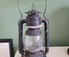 Dietz D - Lite Anique Oil Lantern - No. 90