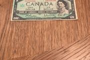 1 Dollar