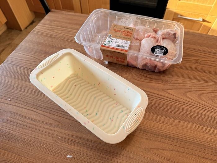 Silicone Loaf Pan, Cream with Sprinkle Pattern