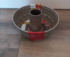 Bundt Cake Tin, Gugelhupf Pan, Non-Stick, 22.5 cm