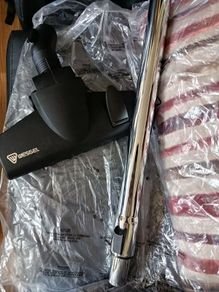 Vacuum cleaner brush head and pole