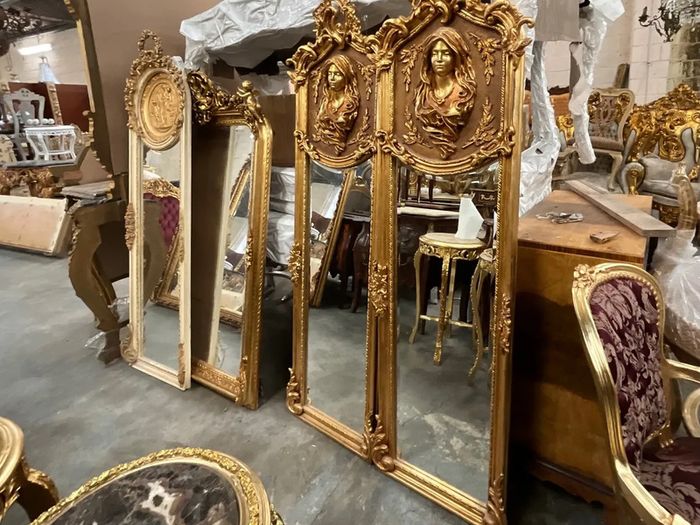 tall lady face mirror