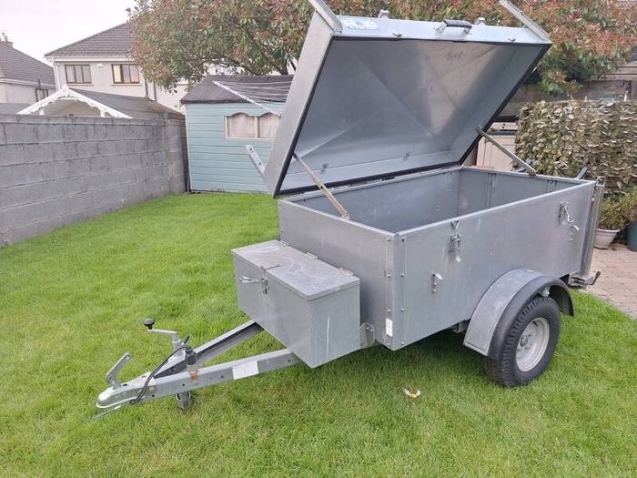 Camping trailer