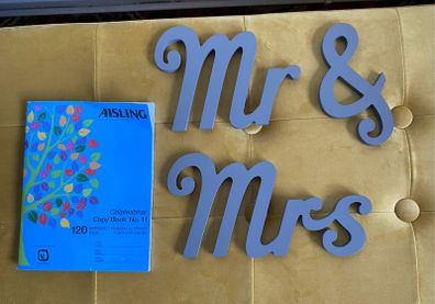 Mr & Mrs Sign