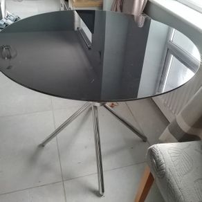 round glasstop table