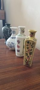 4 miniature oriental vases
