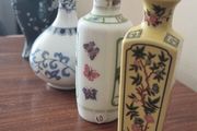 4 miniature oriental vases