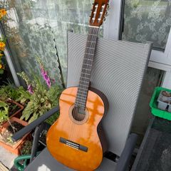 Yamaha C40 with cover