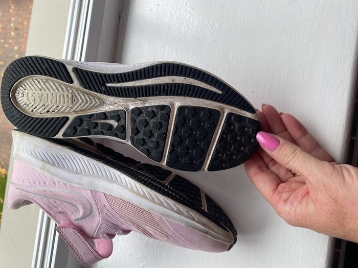 girls pink Nike