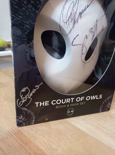 AUTOGRAPHED- Batman The Court of Owls Comic Book & Mask Box Set