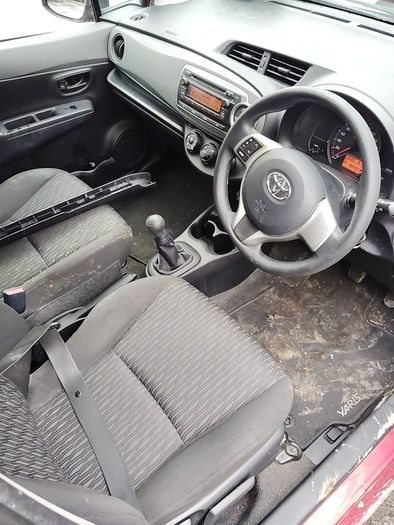 Breaking Toyota Yaris 2013 petrol