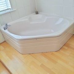 Corner bath