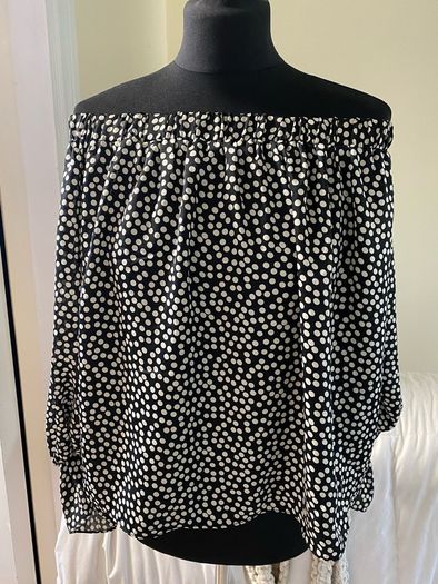 Off the Shoulder Spotty Top Size Medium