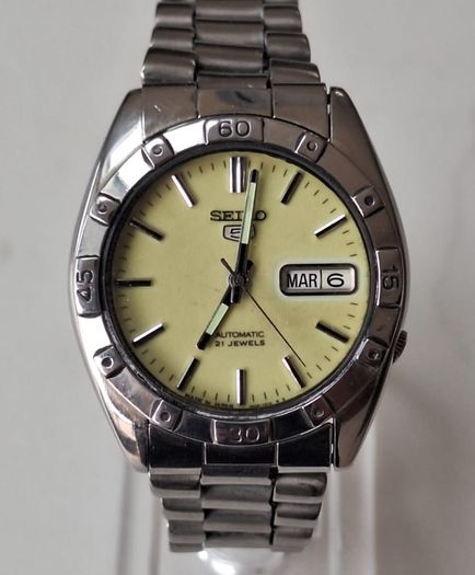 Vintage Seiko 5 Automatic 21 Jewels Mens Watch