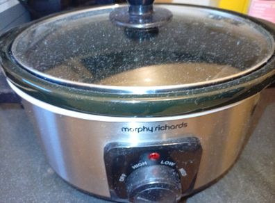 Slow cooker