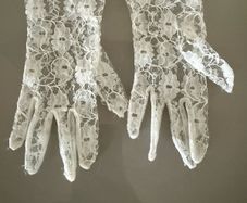 Formal lace girls gloves wedding/ communion