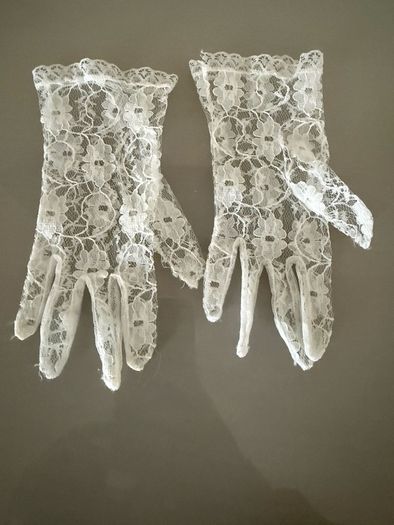 Formal lace girls gloves wedding/ communion