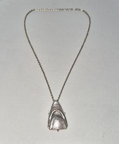 Vintage 1970s "JAWS" Movable Shark Jaw Pendant Necklace - Retro 70s Novelty