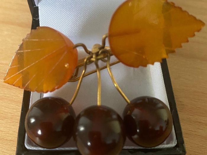 Vintage .6rk gold plated Russian Baltic Amber brooch