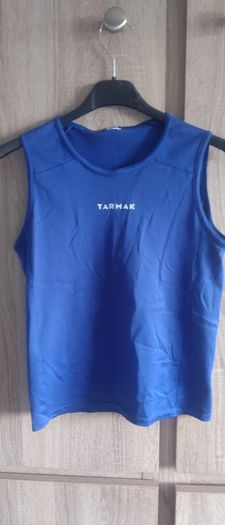 Decathlon basketball t shirt worn once fits  8/13 years old