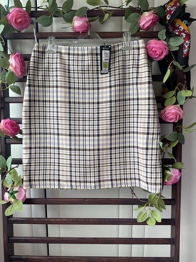 skirt  bnwt marks & Spencer size 12 herringbone mini skirt