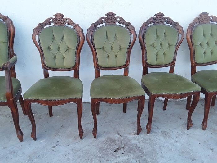 Beautiful Italian inlaid table, 6 chairs including 2 carvers. W x 172cm D x 107cm H x 79cm
