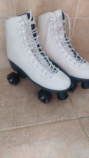 Roller Skates ( white ) Size 7